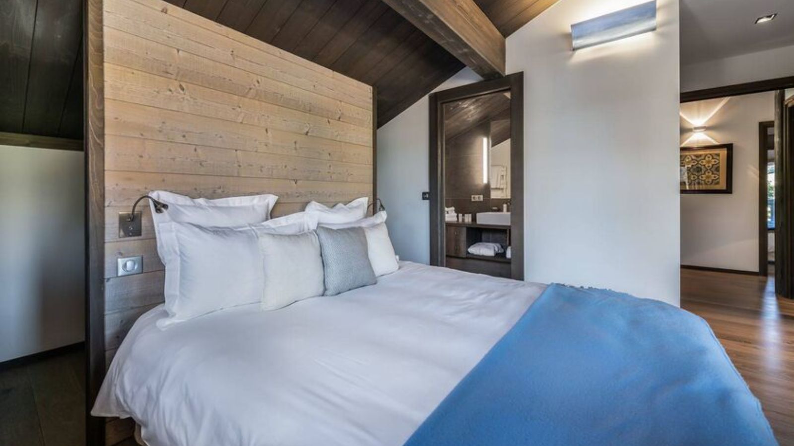 Luxury-ski-chalet-Megeve-Satine-oxford-ski-bedroom1.jpg