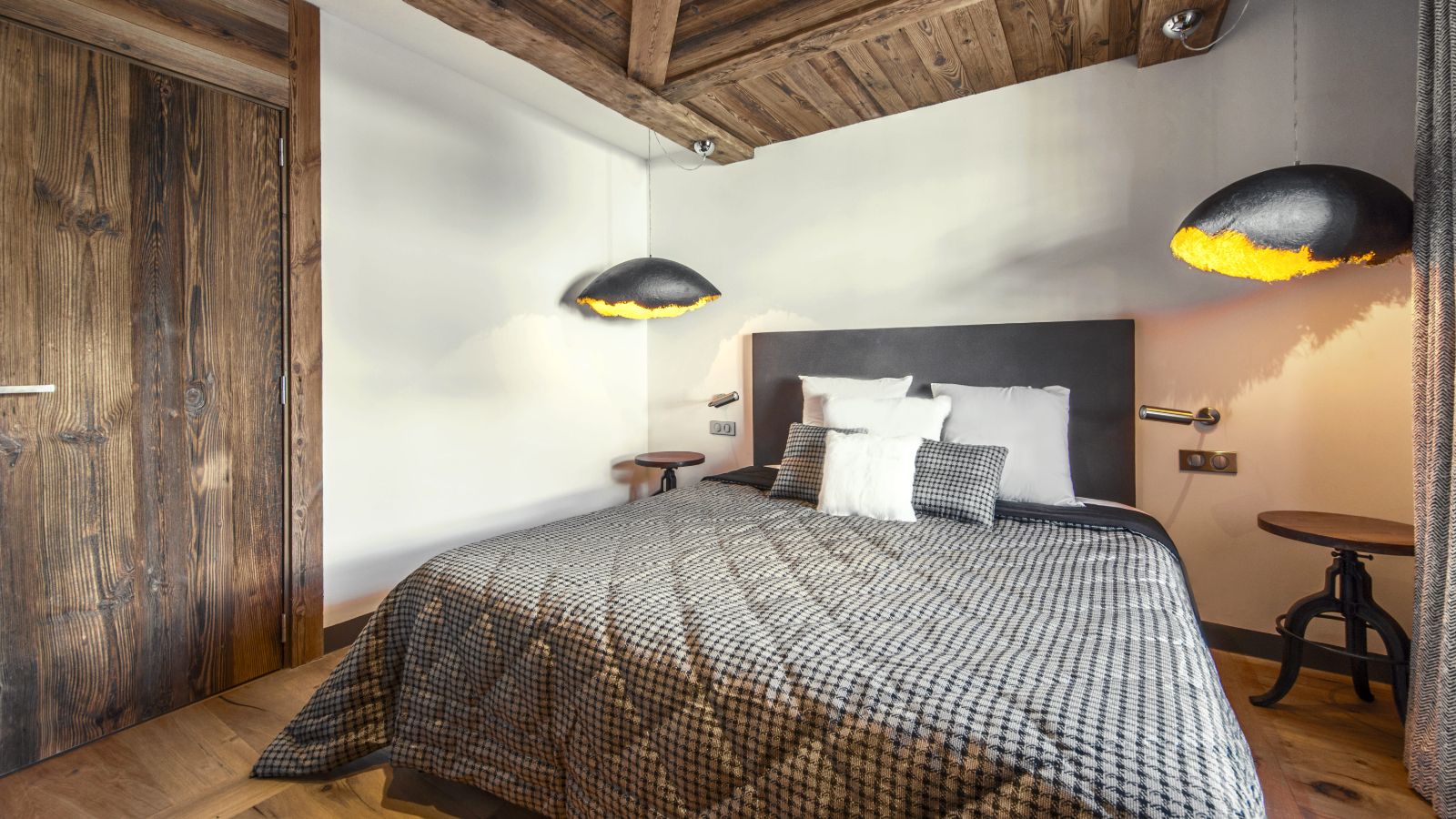 location-appartment-val-disere-centre-village-Savoie-Bedroom 6.jpg