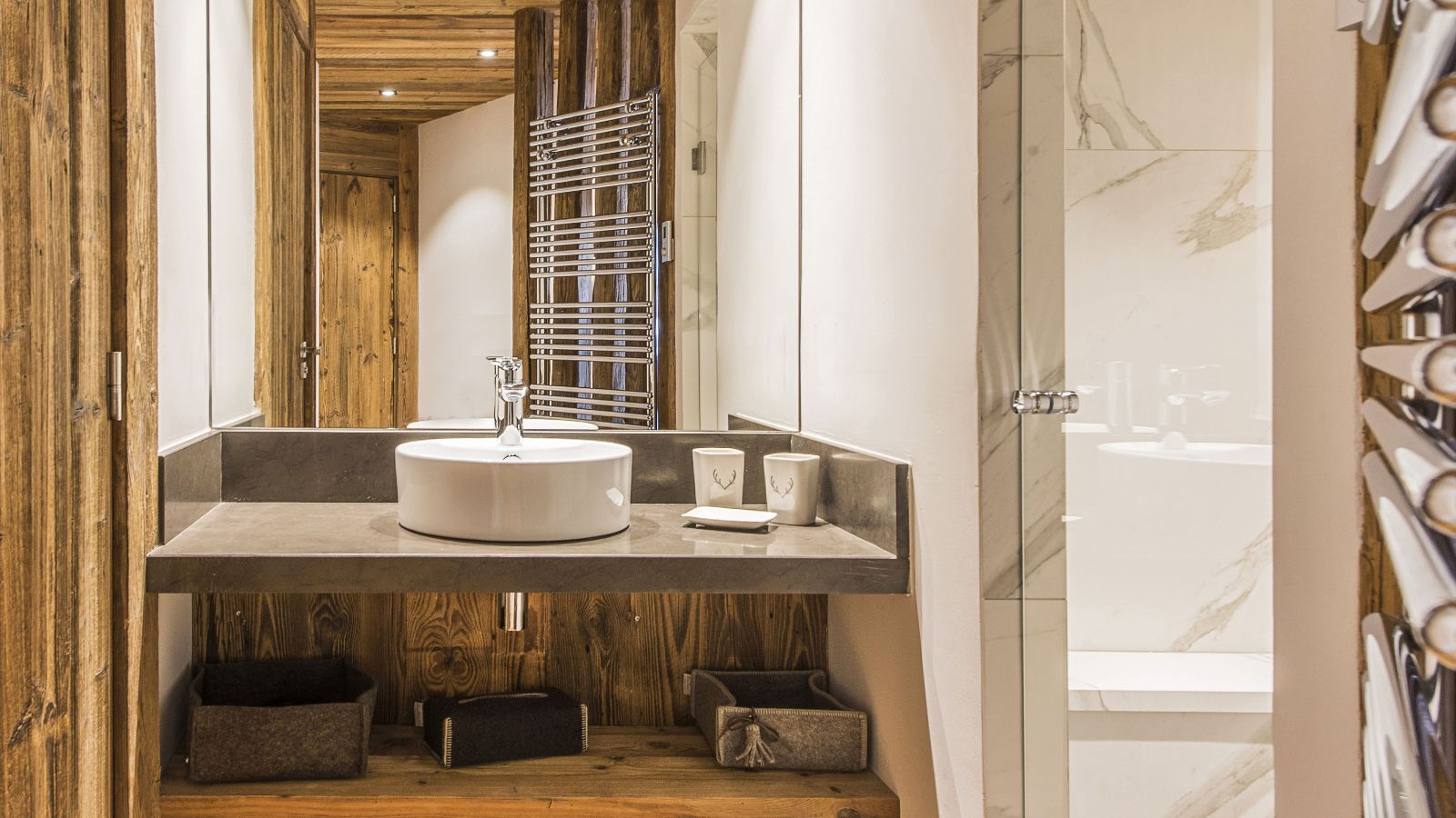 location-appartment-val-disere-centre-village-Savoie-bathroom 4.jpg