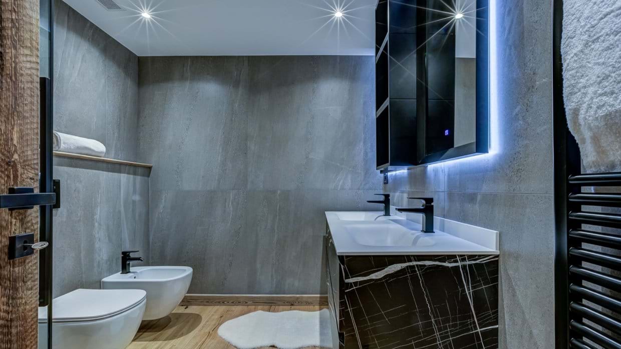 Luxury-ski-chalet-Chamonix-chalet Freya-oxford-ski-Bathroom(2).jpg