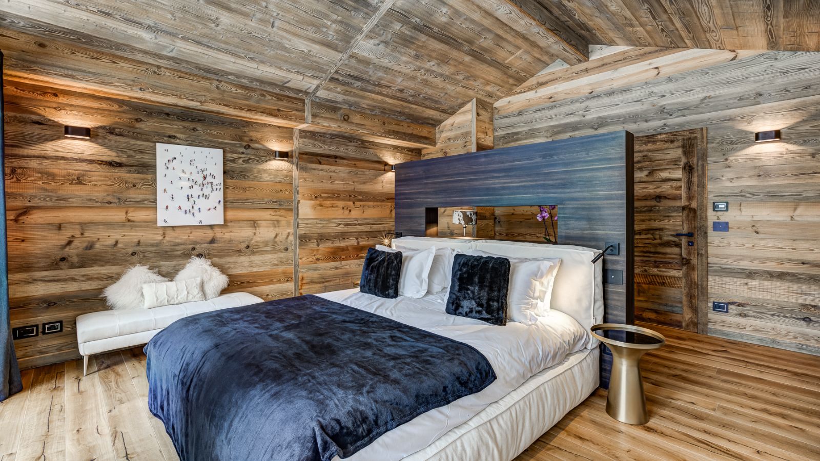 Luxury-ski-chalet-Chamonix-chalet Freya-oxford-ski-Bedroom(1).jpg
