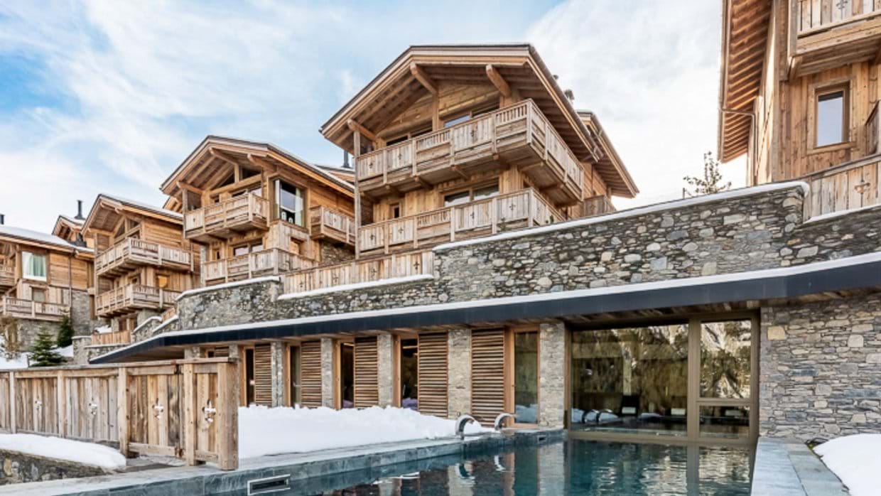 Heated Indoor_Outdoor Pool by Sud Resort, Exterior Shot, Ultima Courchevel Belvédère (1).jpg