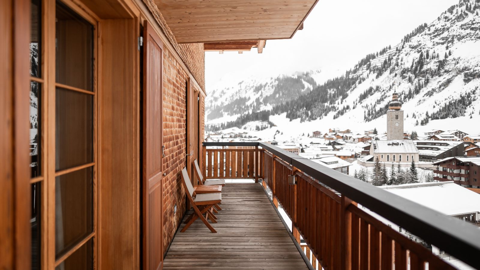 Luxury-Ski-Hotel-Lech-Aurelio-Oxford-Ski-Balcony.jpg