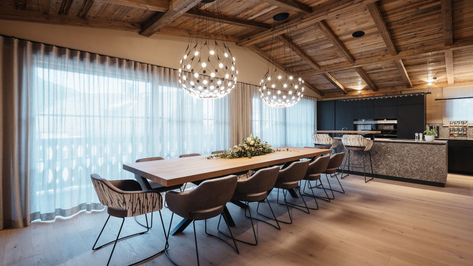 luxury-ski-chalet-kronplatz-pescosta-chalet-oxford-ski-dining (3).jpg