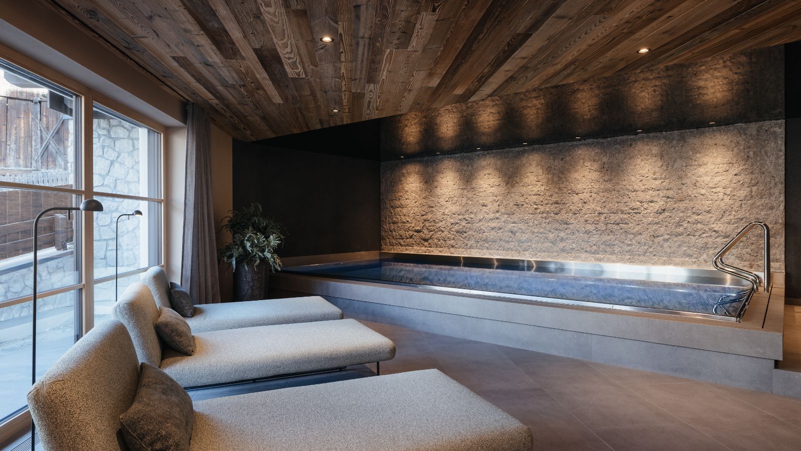 luxury-ski-chalet-kronplatz-pescosta-chalet-oxford-ski-swimming-pool (1).jpg