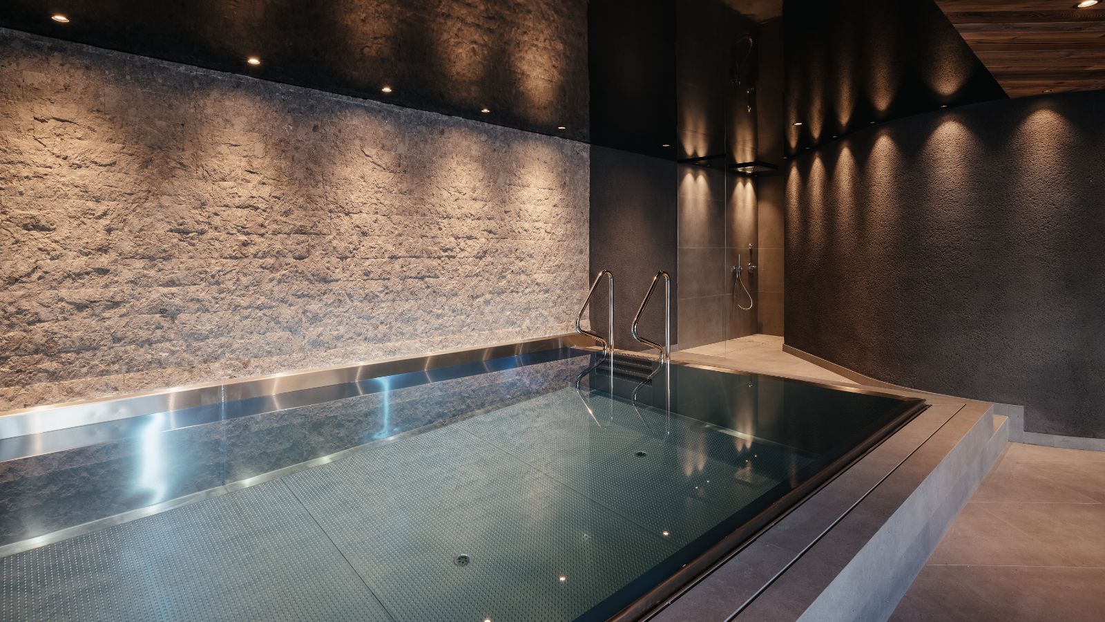 luxury-ski-chalet-kronplatz-pescosta-chalet-oxford-ski-swimming-pool (2).jpg