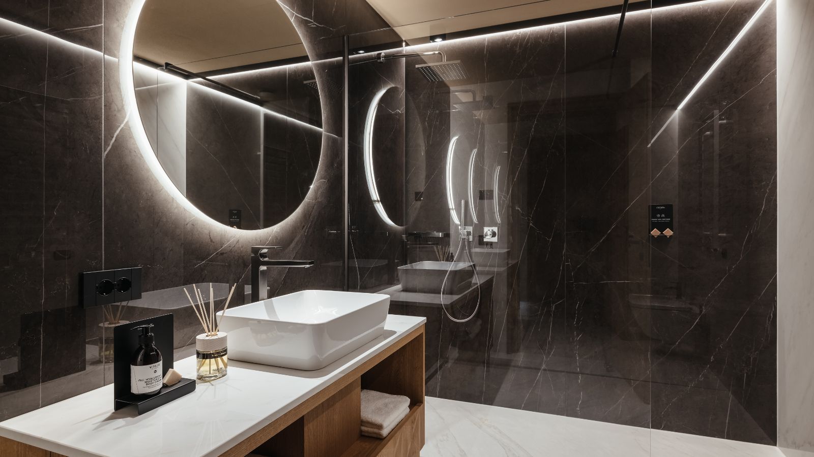 luxury-ski-chalet-kronplatz-pescosta-chalet-oxford-ski-bathroom (1).jpg