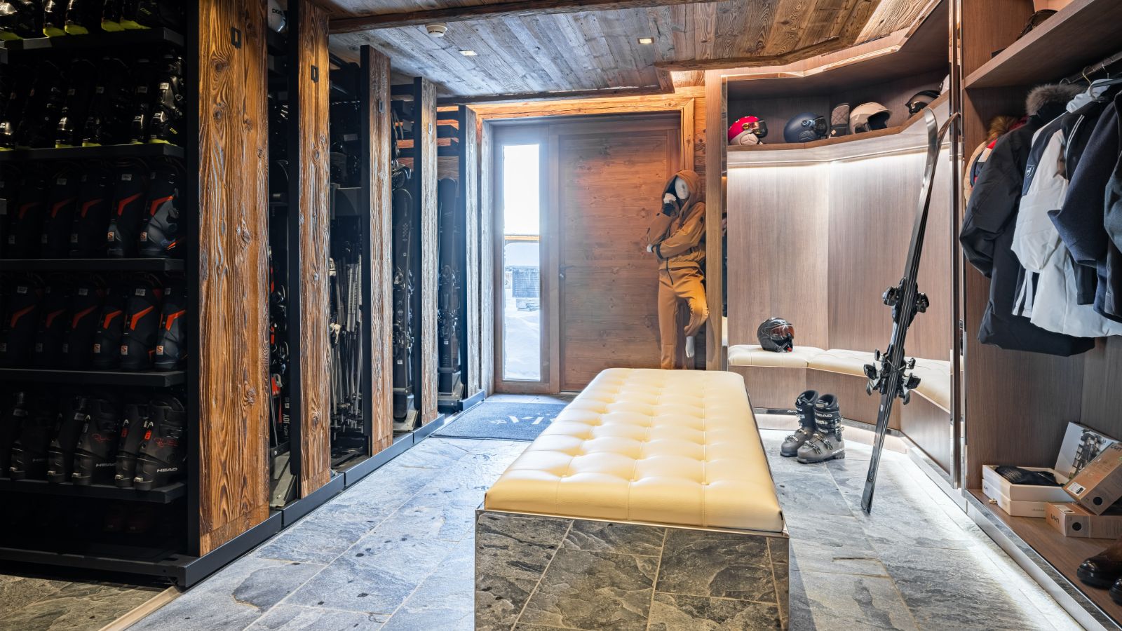 Designer Ski Room by BO by Bernard Orcel, Nord _ Sud Resort Acces, Ultima Courchevel Belvédère (1).jpg