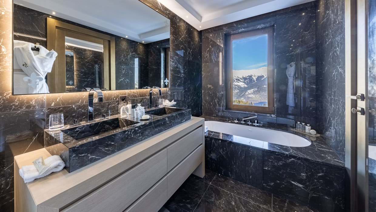 Bathtub with a View, Grand Residence, Nord Resort, Ultima Courchevel Belvédère (1).jpg