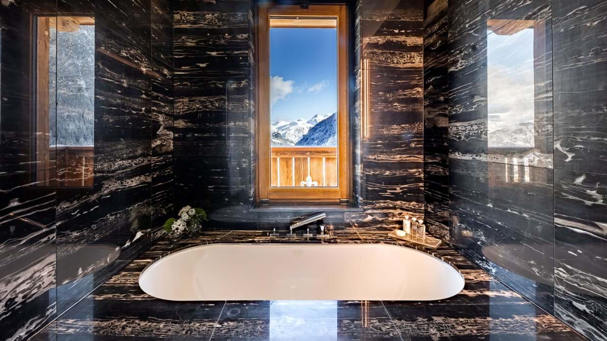 Bathroom with Scenic Views, Prestige Residence, Sud Resort, Ultima Courchevel Belvédère (1).jpg
