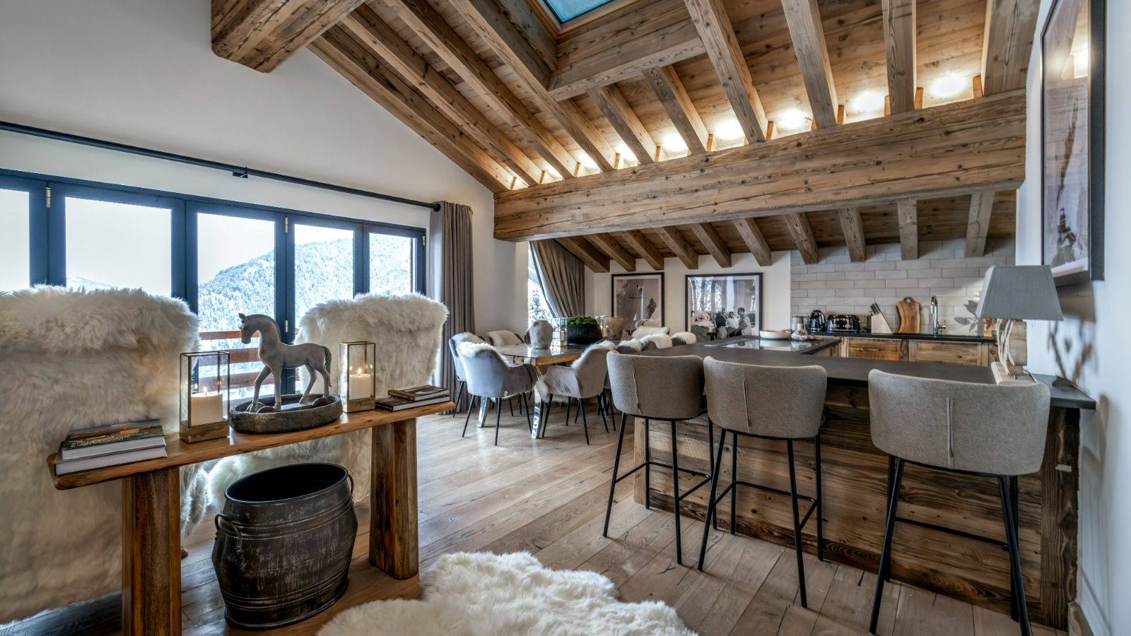 Luxury-ski-apartment-Verbier-Medran-Duplex-Penthouse-Oxford-Ski-Dining1.jpg