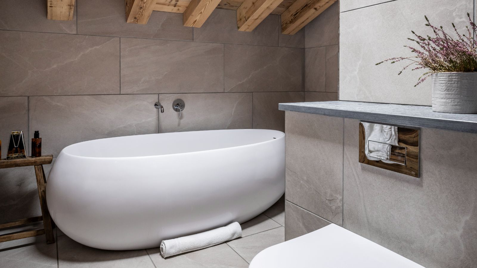 Luxury-ski-apartment-Verbier-Medran-Duplex-Penthouse-Oxford-Ski-Bathroom.jpg