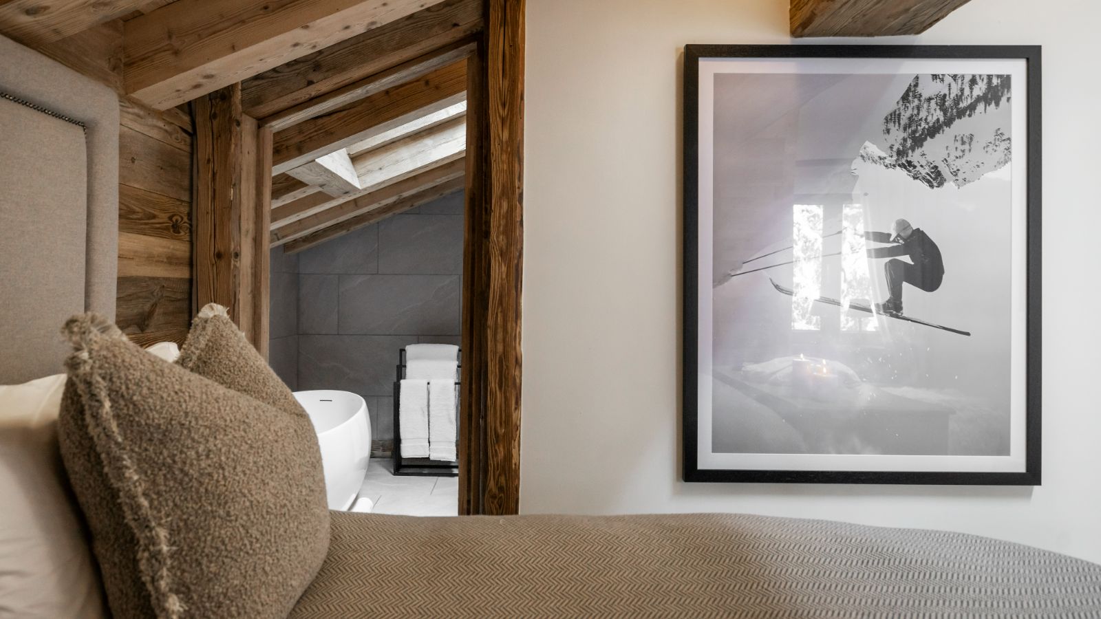 Luxury-ski-apartment-Verbier-Medran-Duplex-Penthouse-Oxford-Ski- Bedroom2.jpg