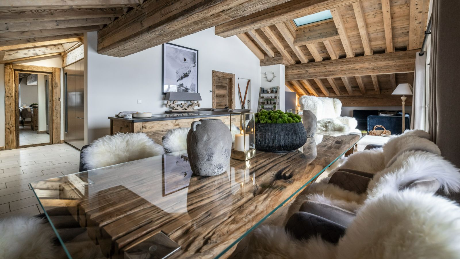 Luxury-ski-apartment-Verbier-Medran-Duplex-Penthouse-Oxford-Ski-Dining.jpg