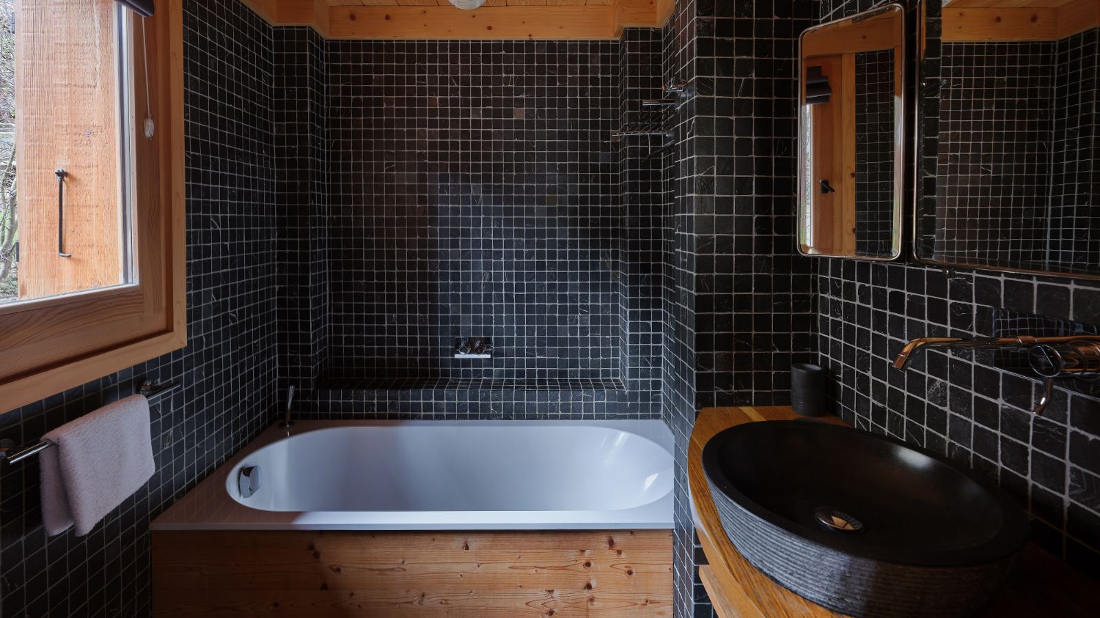 luxury-ski-chalets-chamonix-oxford-ski-ardoise-bathroom (2).jpg