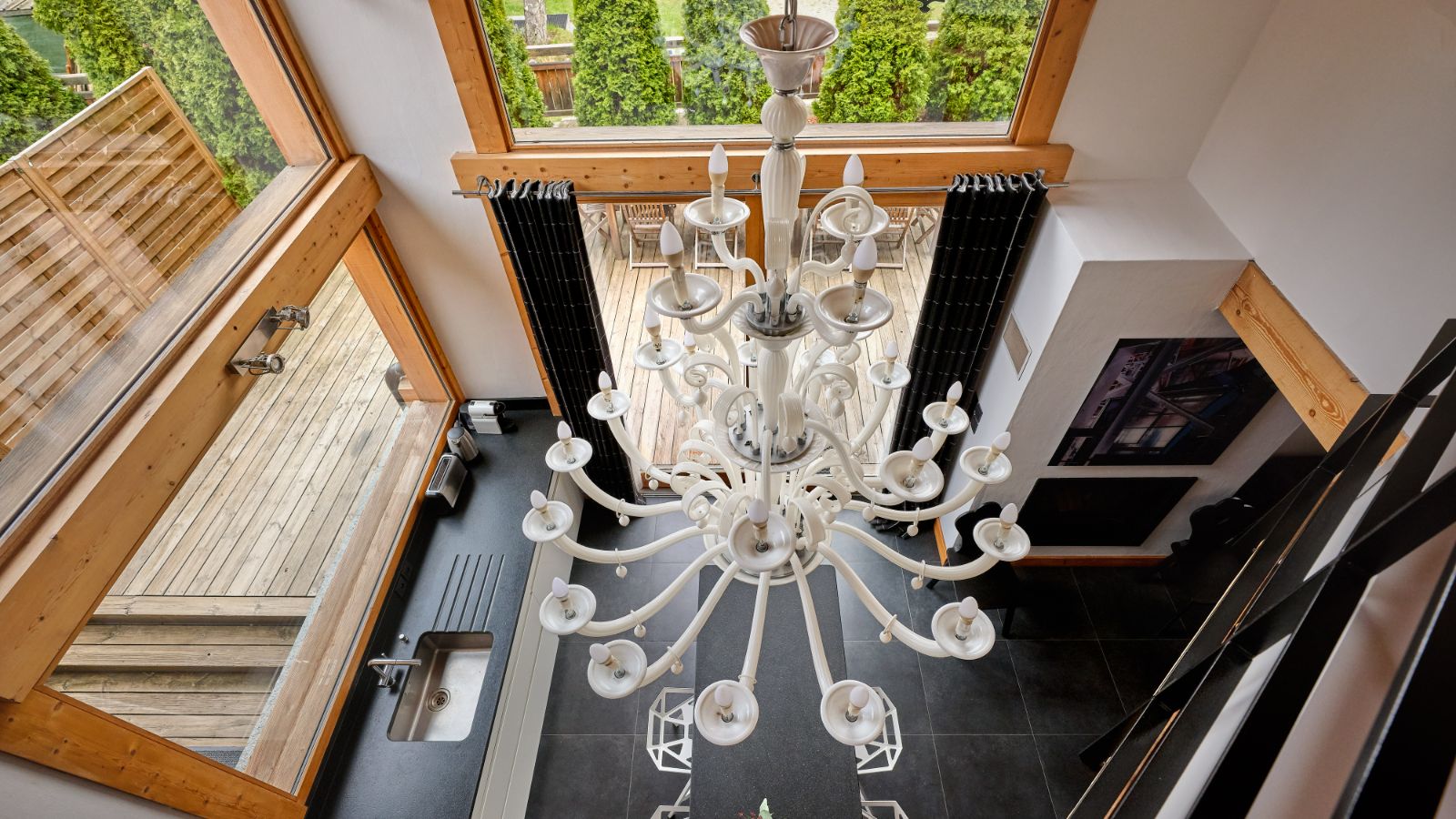 luxury-ski-chalets-chamonix-oxford-ski-cristal-chandelier.jpg