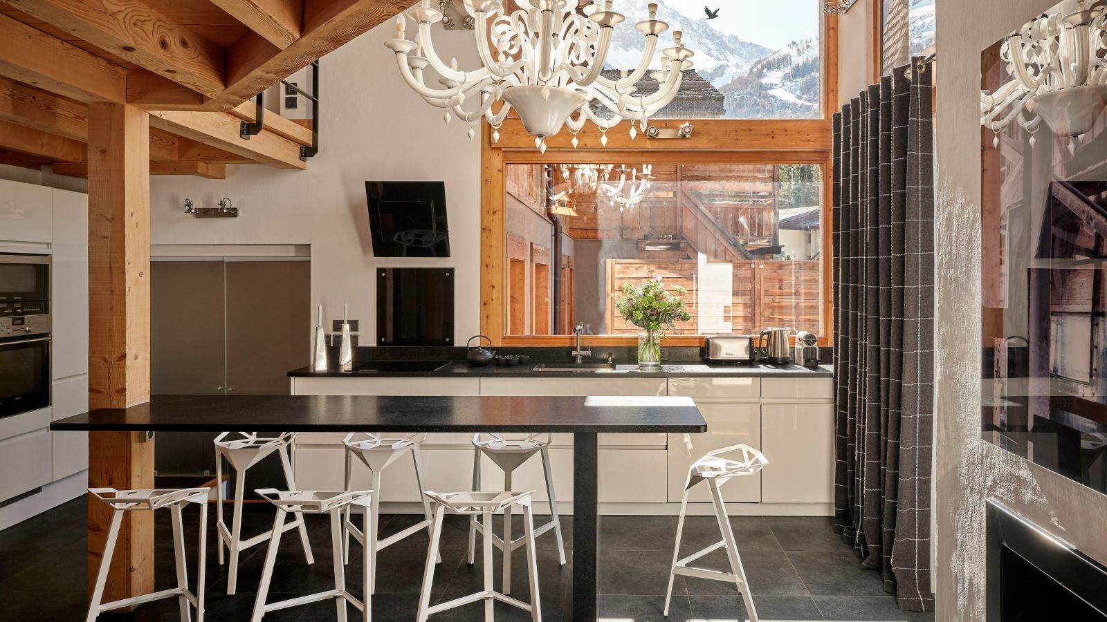 luxury-ski-chalets-chamonix-oxford-ski-cristal-dining.jpg