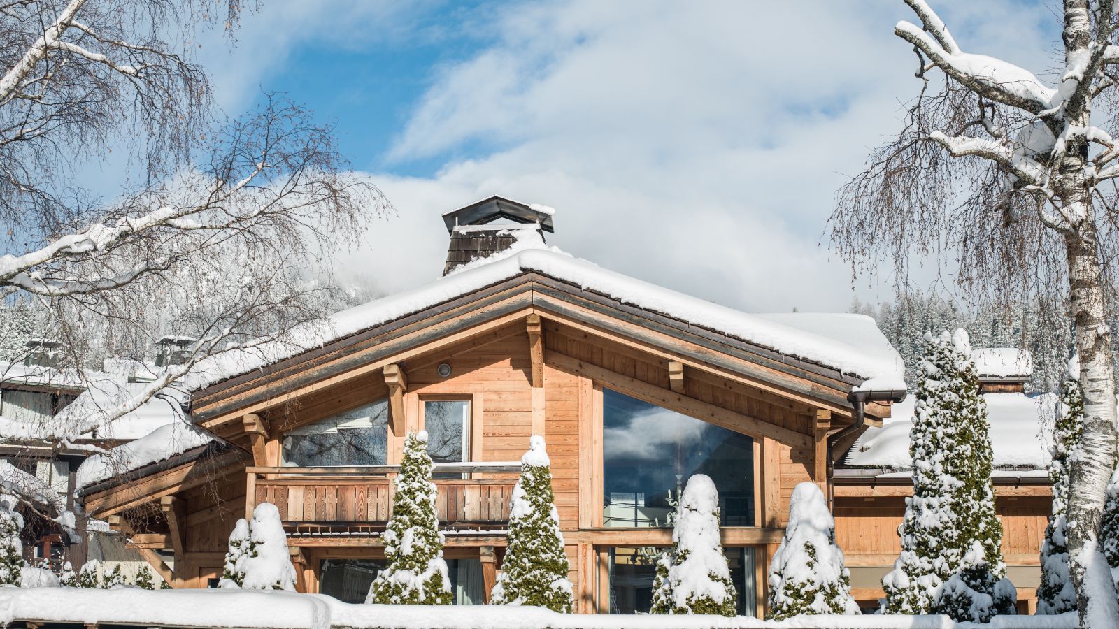 luxury-ski-chalets-chamonix-oxford-ski-cristal-exterior.jpg