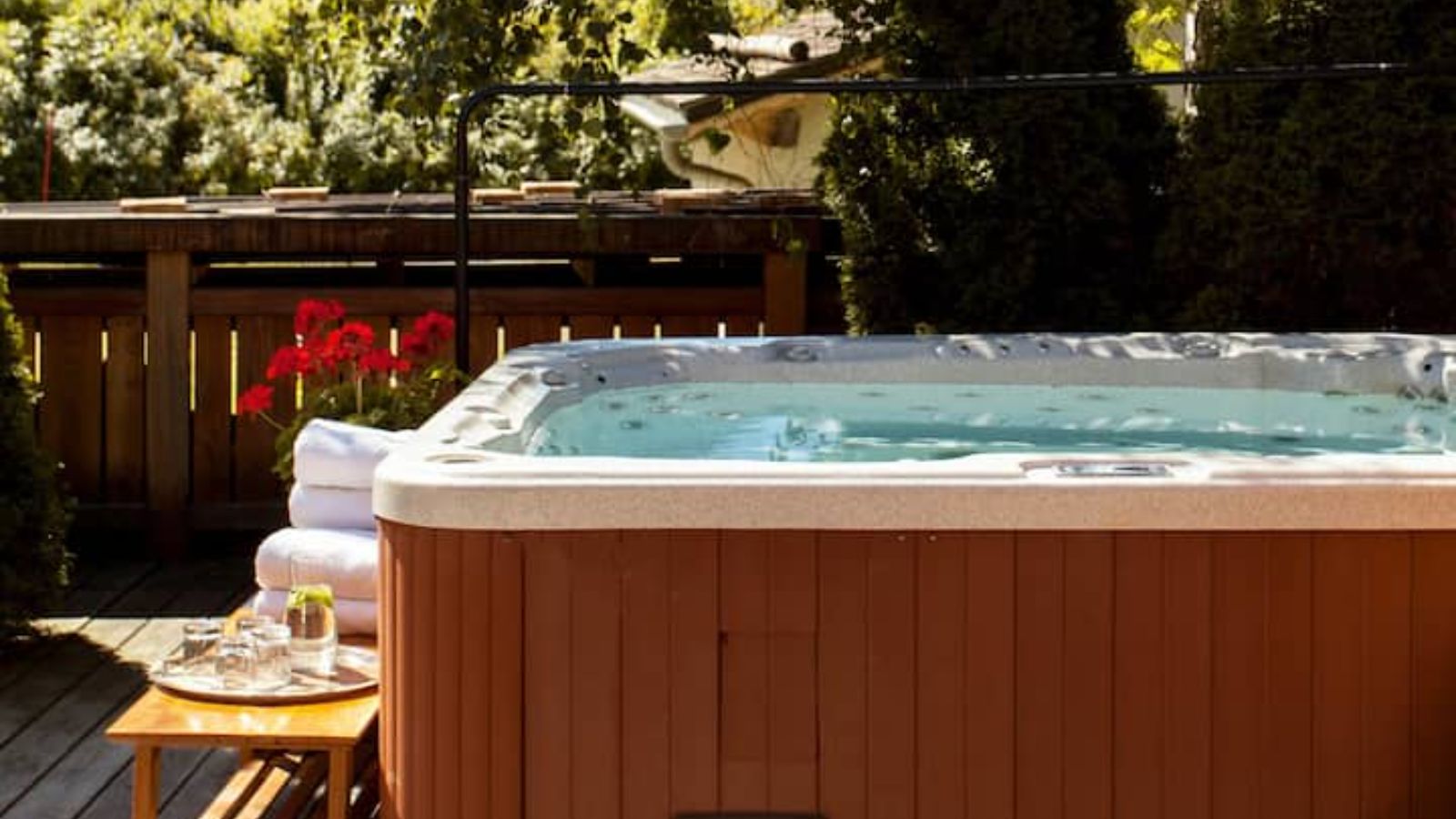 luxury-ski-chalets-chamonix-oxford-ski-cristal-hot-tub.jpg