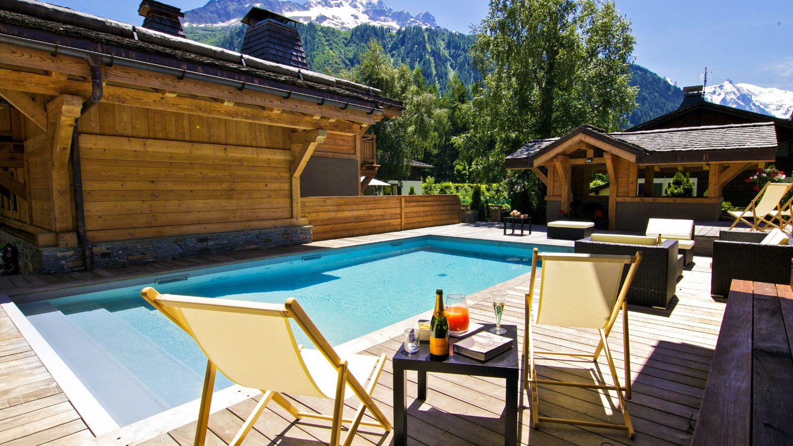 luxury-ski-chalets-chamonix-oxford-ski-les-rives-argentiere-communal-pool.jpg