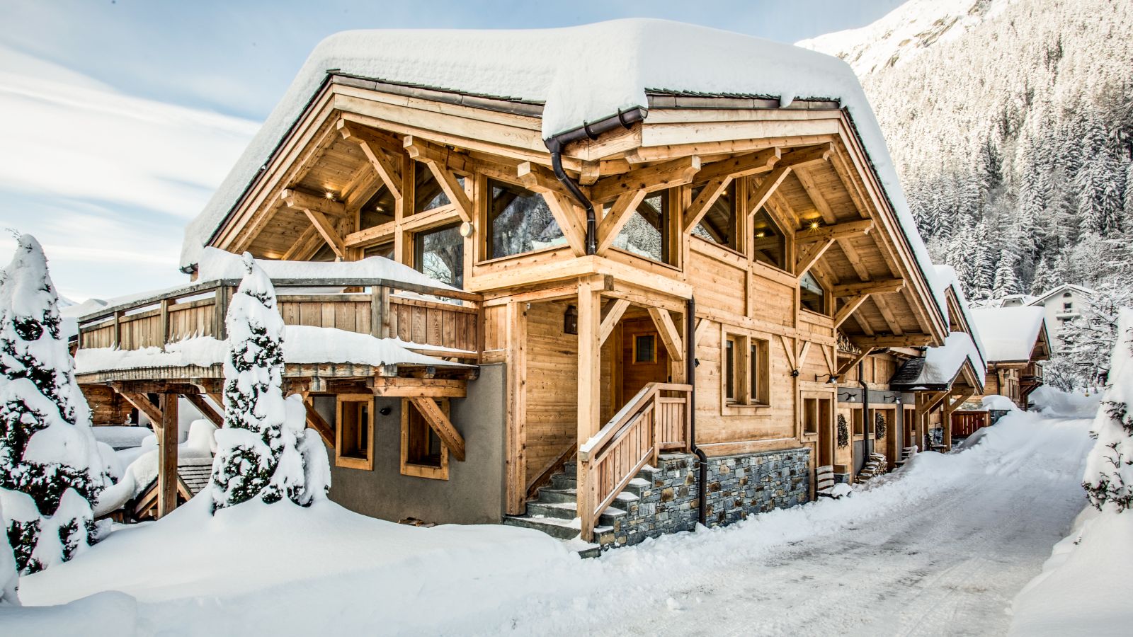 luxury-ski-chalets-chamonix-oxford-ski-granit-exterior-snow (1).jpg