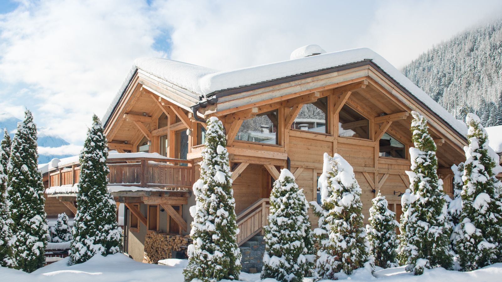 luxury-ski-chalets-chamonix-oxford-ski-granit-exterior-snow (2).jpg