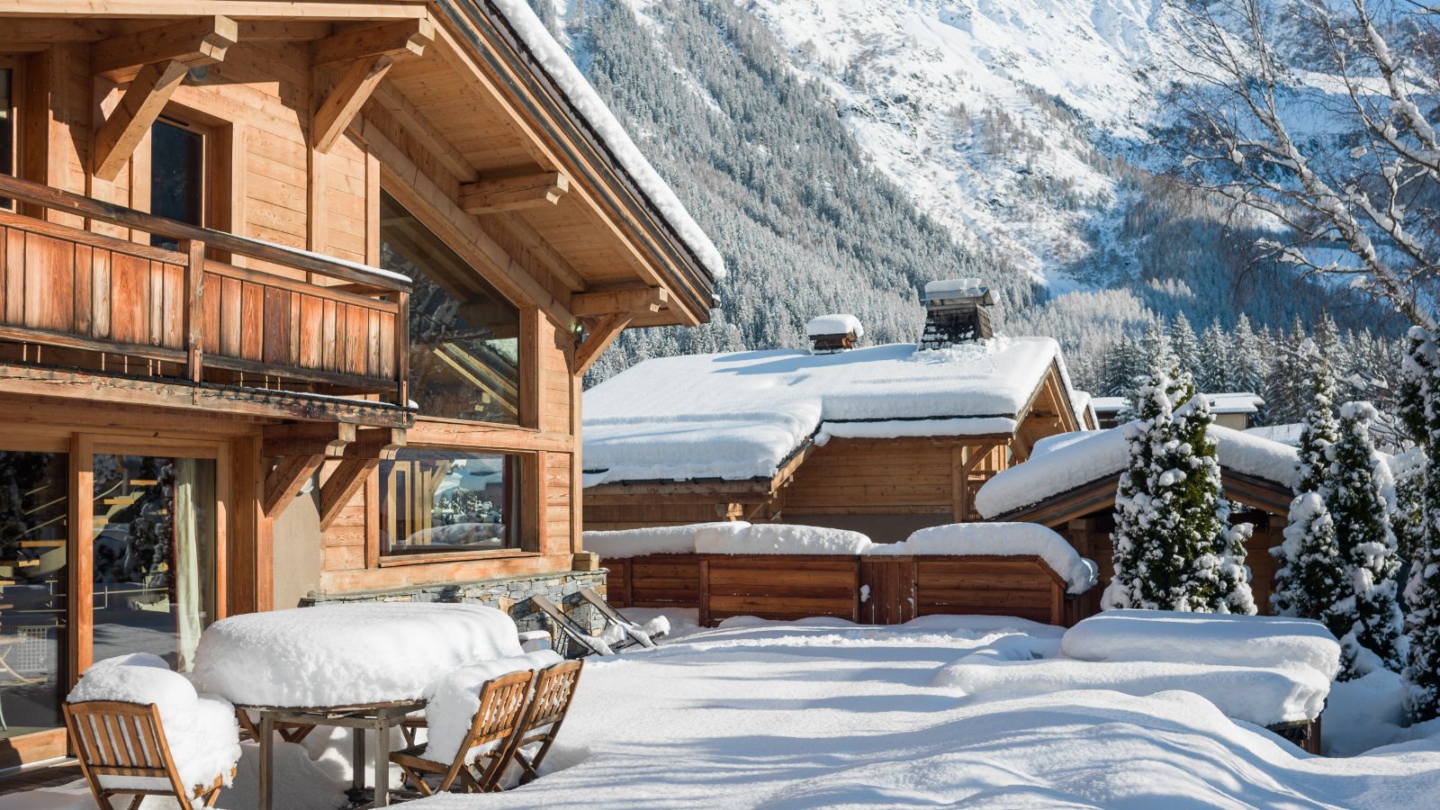 luxury-ski-chalets-chamonix-oxford-ski-terre-exterior-snow (1).jpg