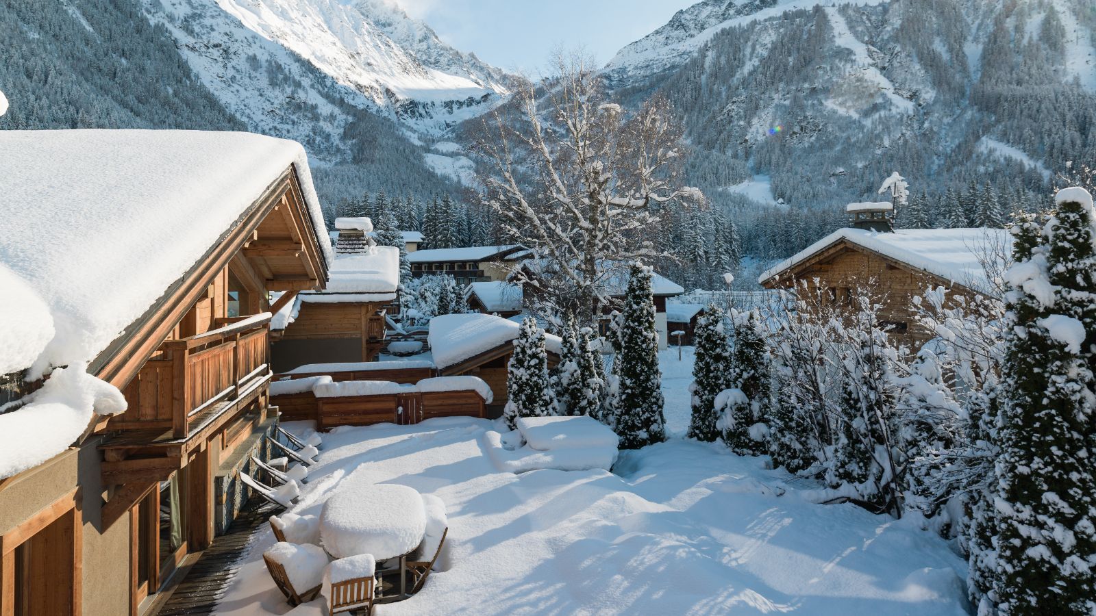 luxury-ski-chalets-chamonix-oxford-ski-terre-exterior-snow (2).jpg