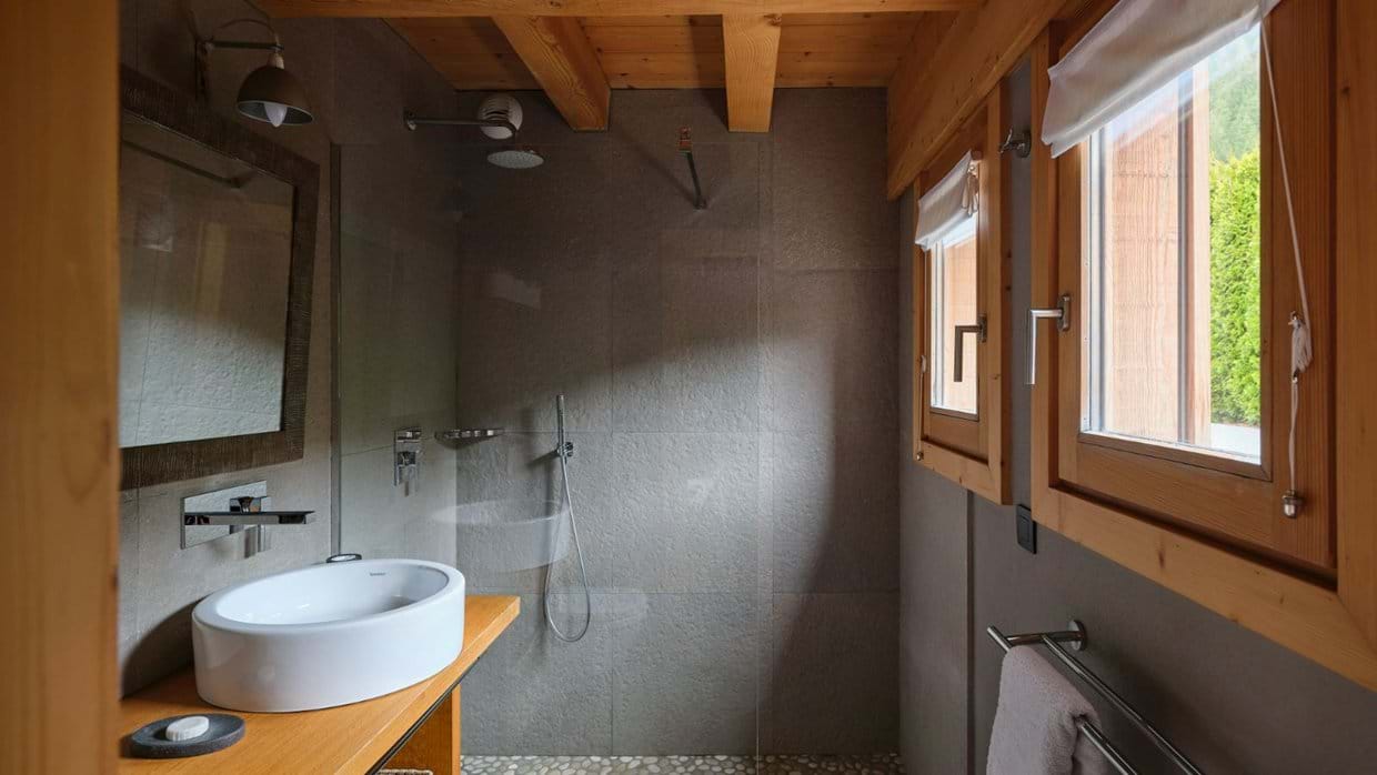 luxury-ski-chalets-chamonix-oxford-ski-terre-bathroom.jpg
