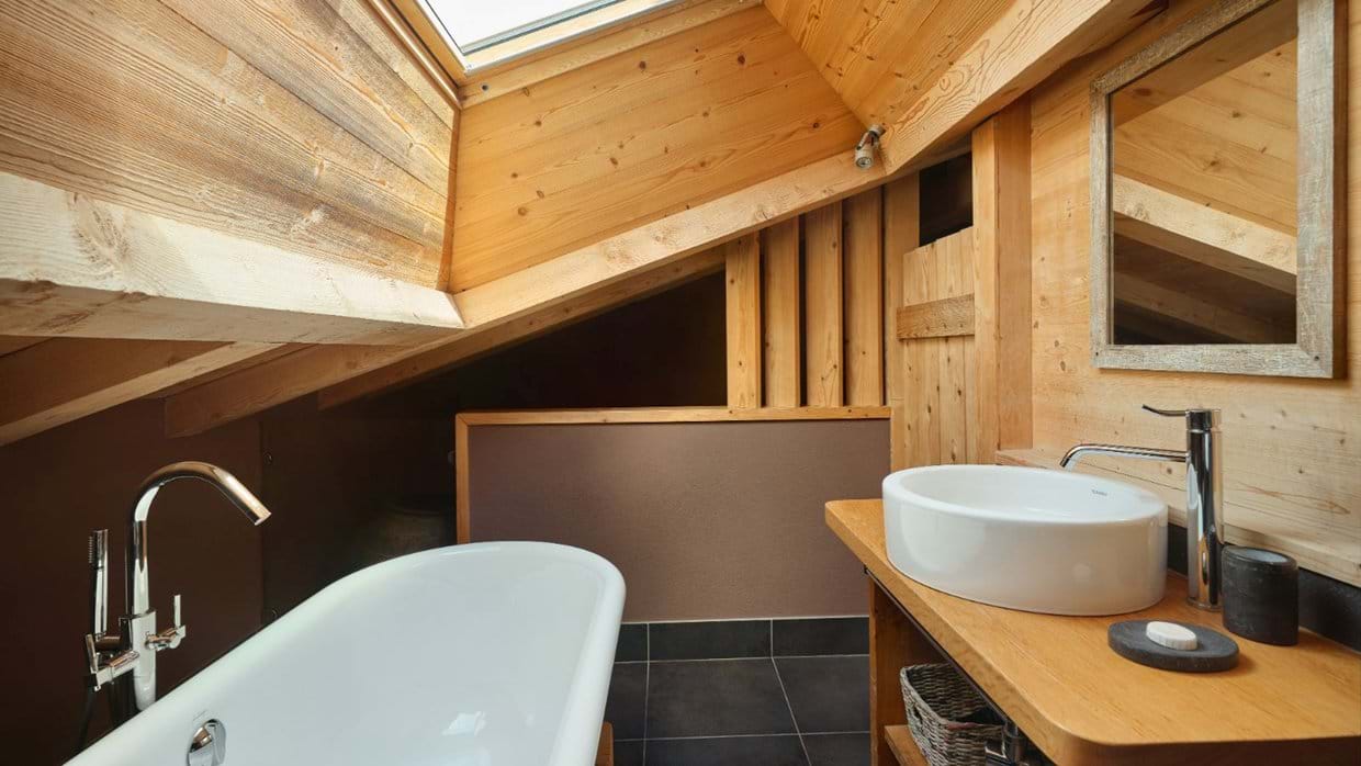 luxury-ski-chalets-chamonix-oxford-ski-terre-bathroom-2.jpg