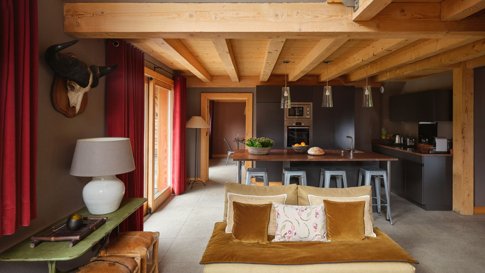 luxury-ski-chalets-chamonix-oxford-ski-terre-bedroom (5).jpg