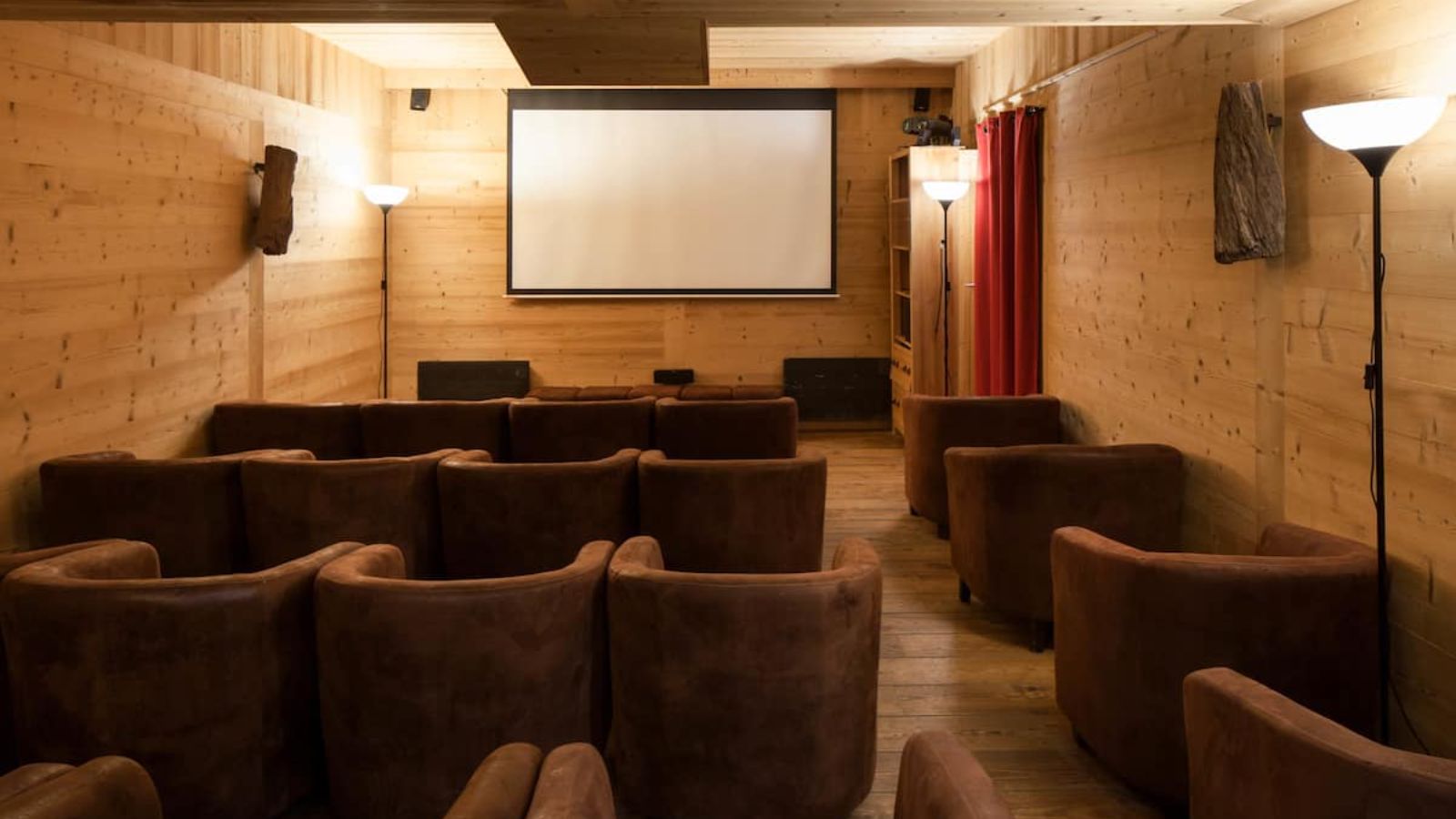 luxury-ski-chalets-chamonix-oxford-ski-les-rives-argentiere-communal-cinema.jpg