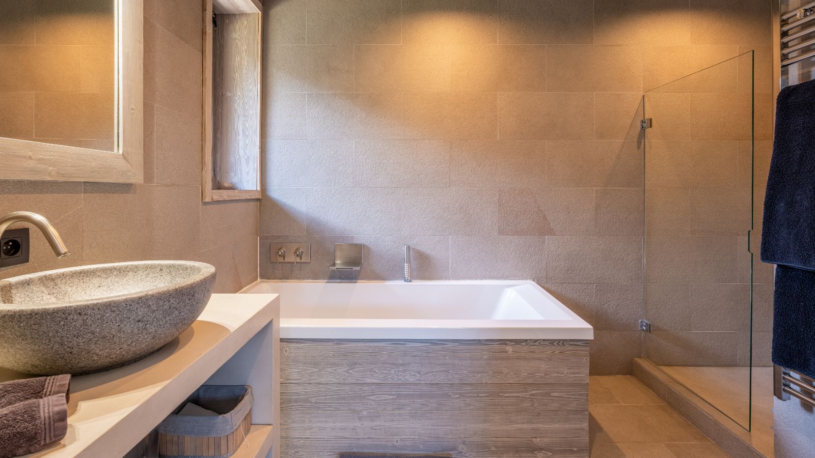 Chalet Mozart, Bathroom 2.jpg