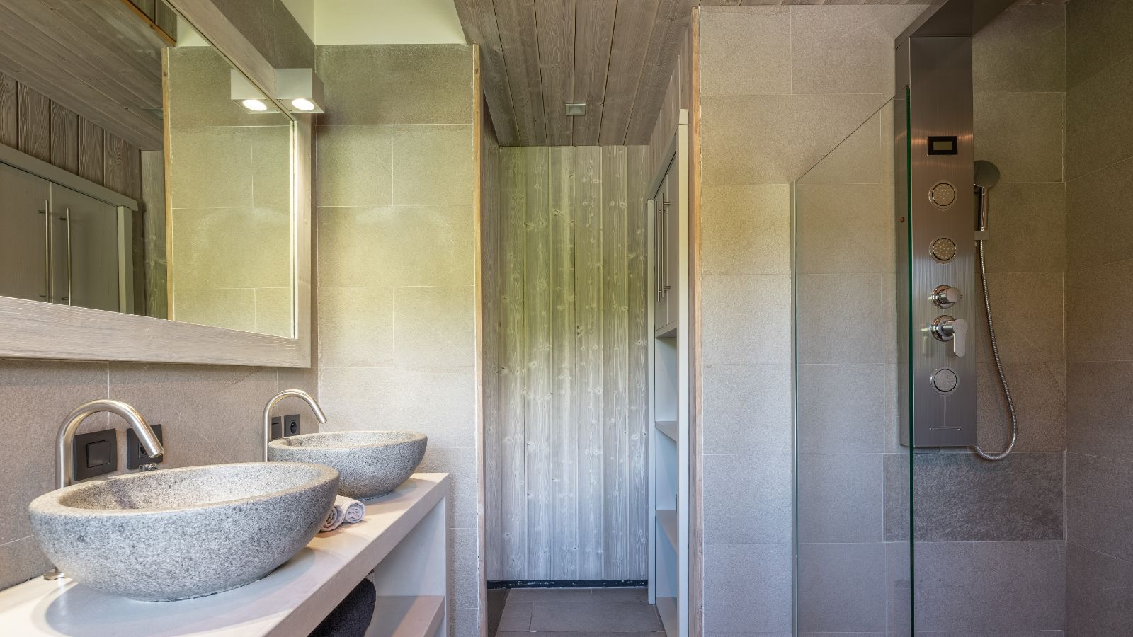 Chalet Mozart, bathroom 3.jpg