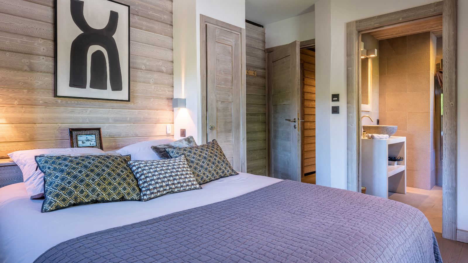 Chalet Mozart, Bedroom 1b.jpg