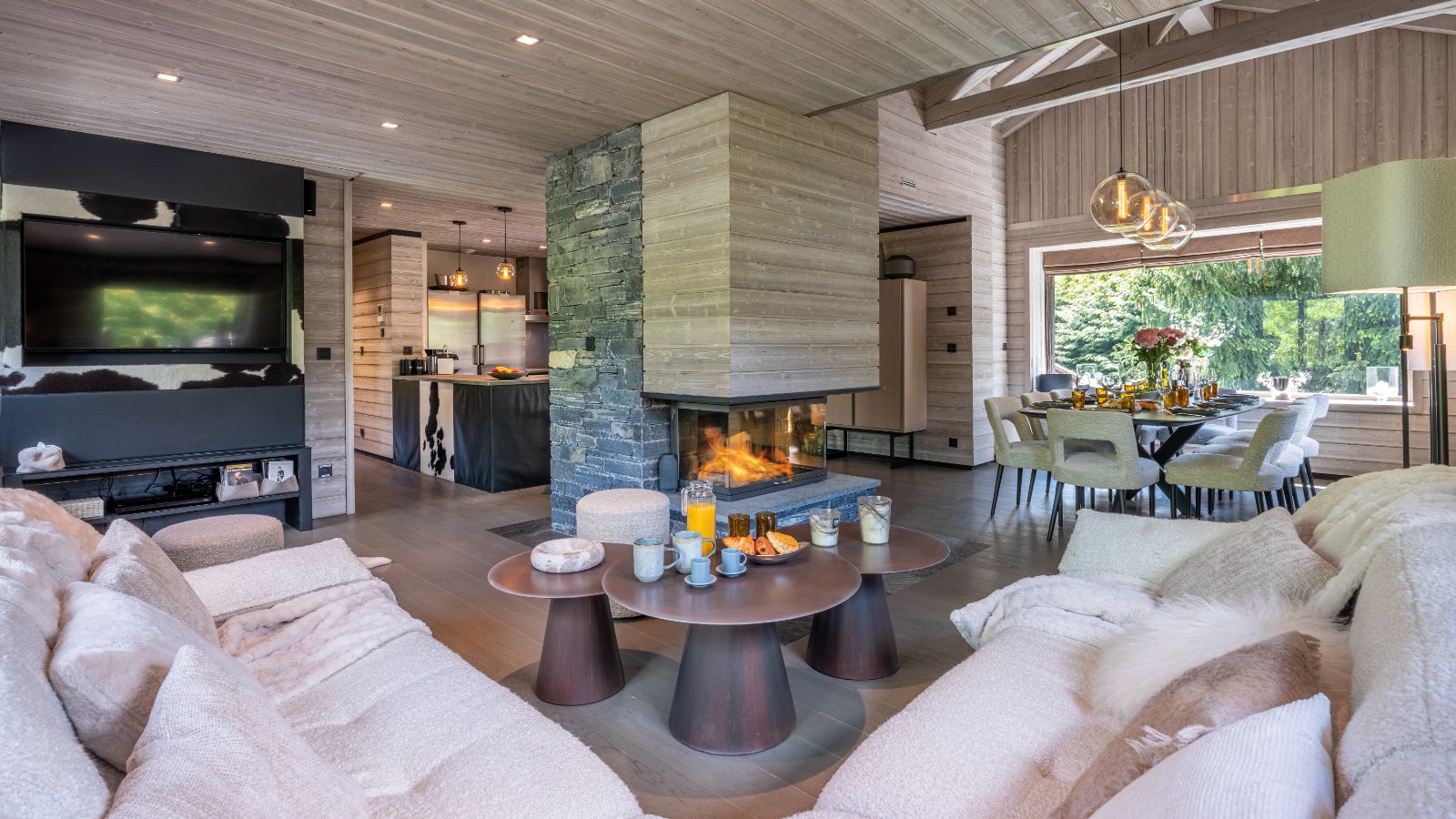 Chalet Mozart, Full Living area.jpg