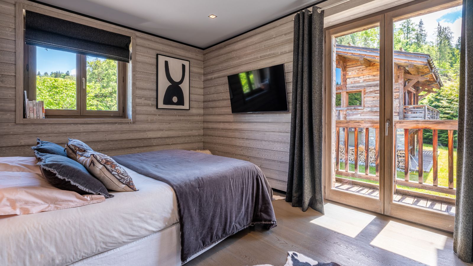 Chalet Mozart Bedroom 3.jpg