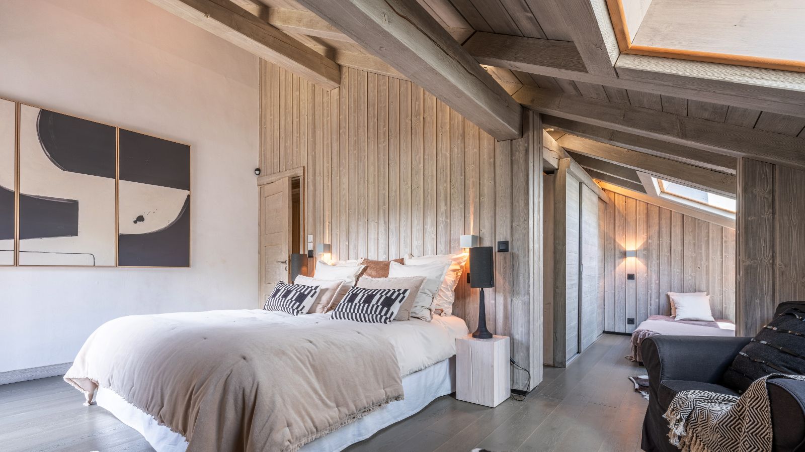 Chalet Mozart Bedroom 6.jpg