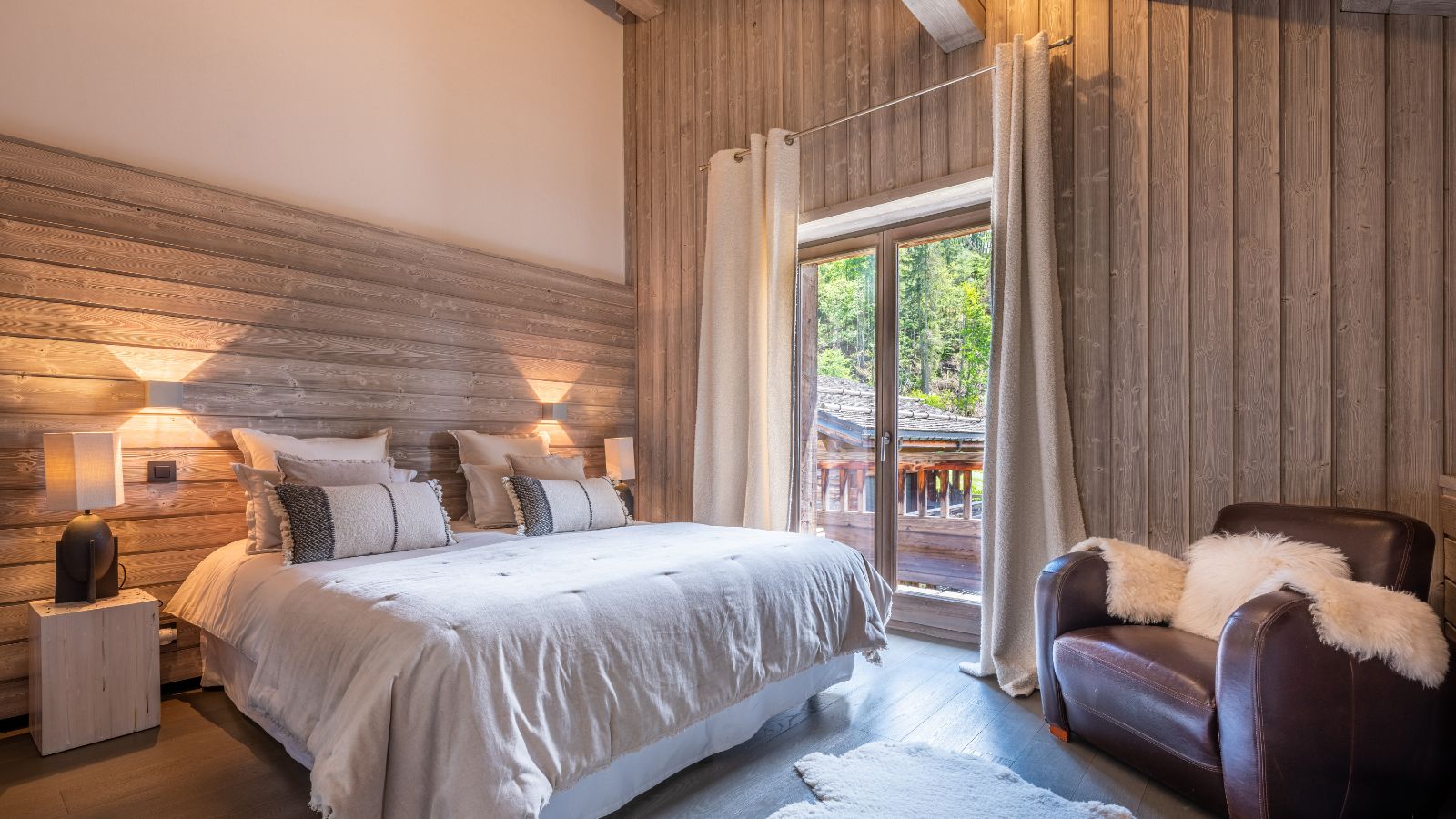 Chalet Mozart Bedroom 7.jpg