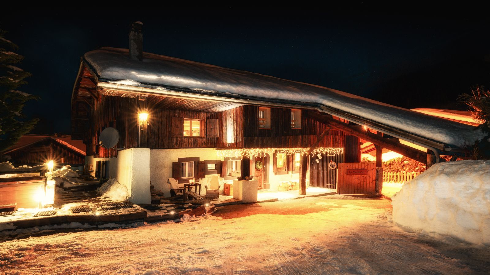 Luxury-ski-chalet-Morzine-chalet-Fourmiliere-oxford-ski-outside.jpg