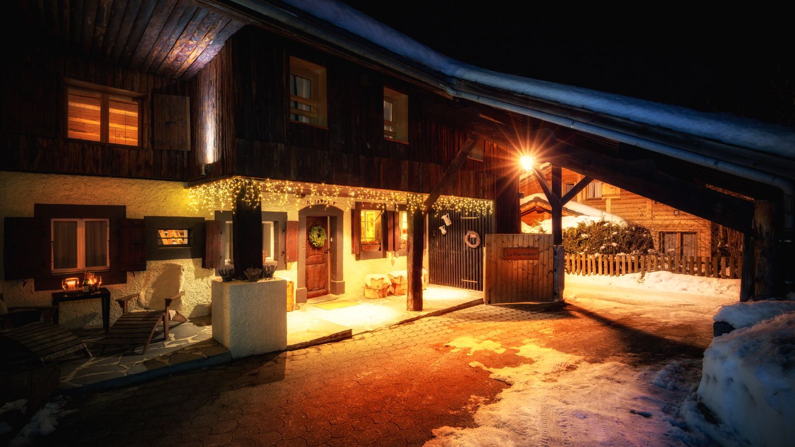 Luxury-ski-chalet-Morzine-chalet-Fourmiliere-oxford-ski-outside1.jpg