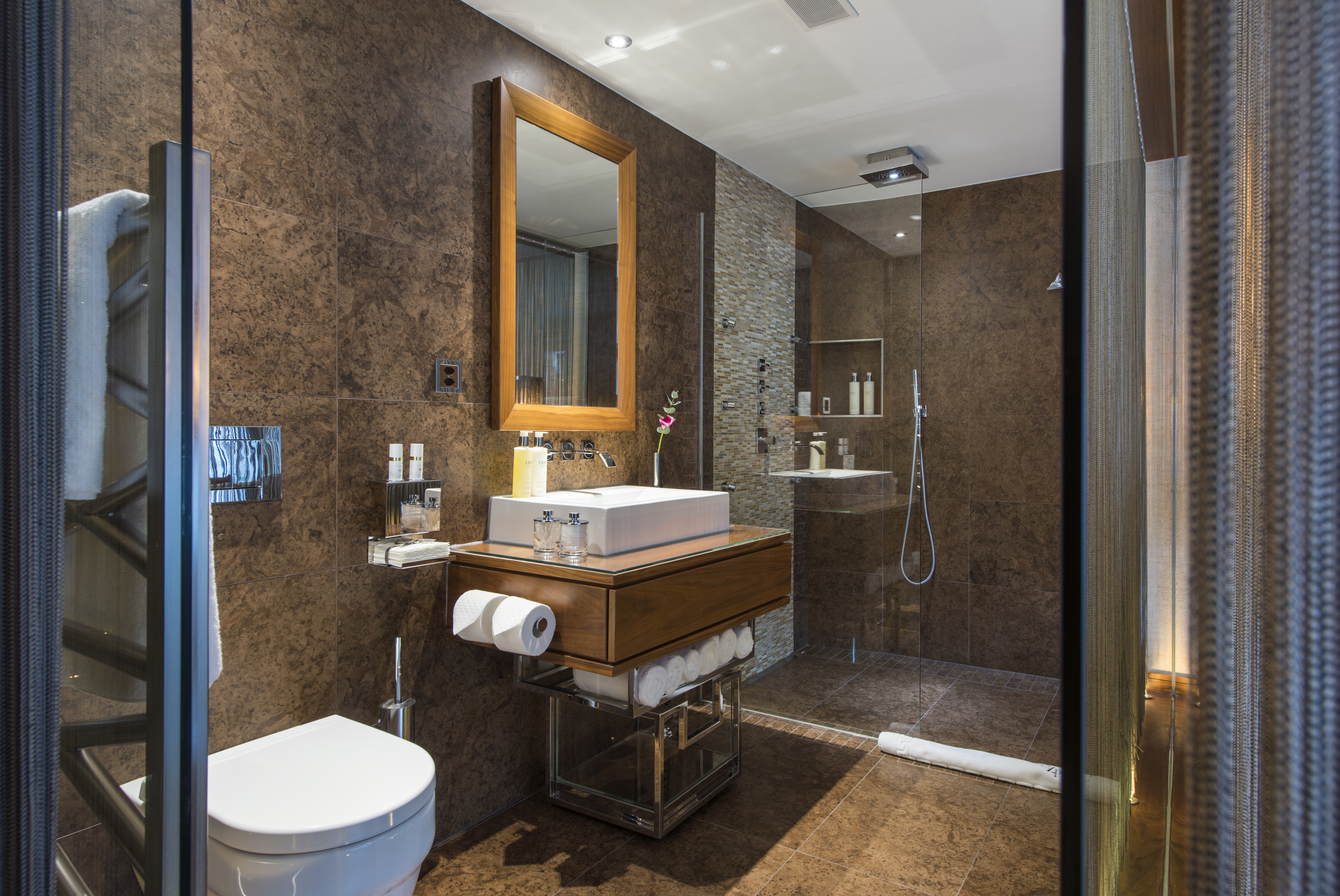 Front Guest Suite Bathroom.jpg