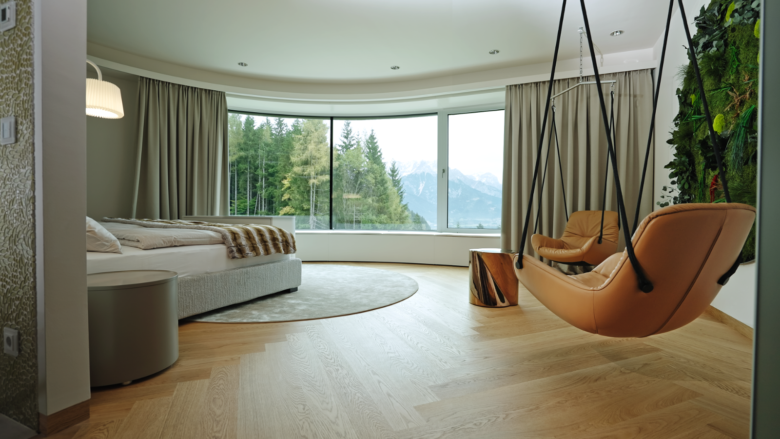 Luxury-Ski-Chalet-Kitzbuhel-Chalet-Julisam-Oxford-Ski-Bedroom (2).png