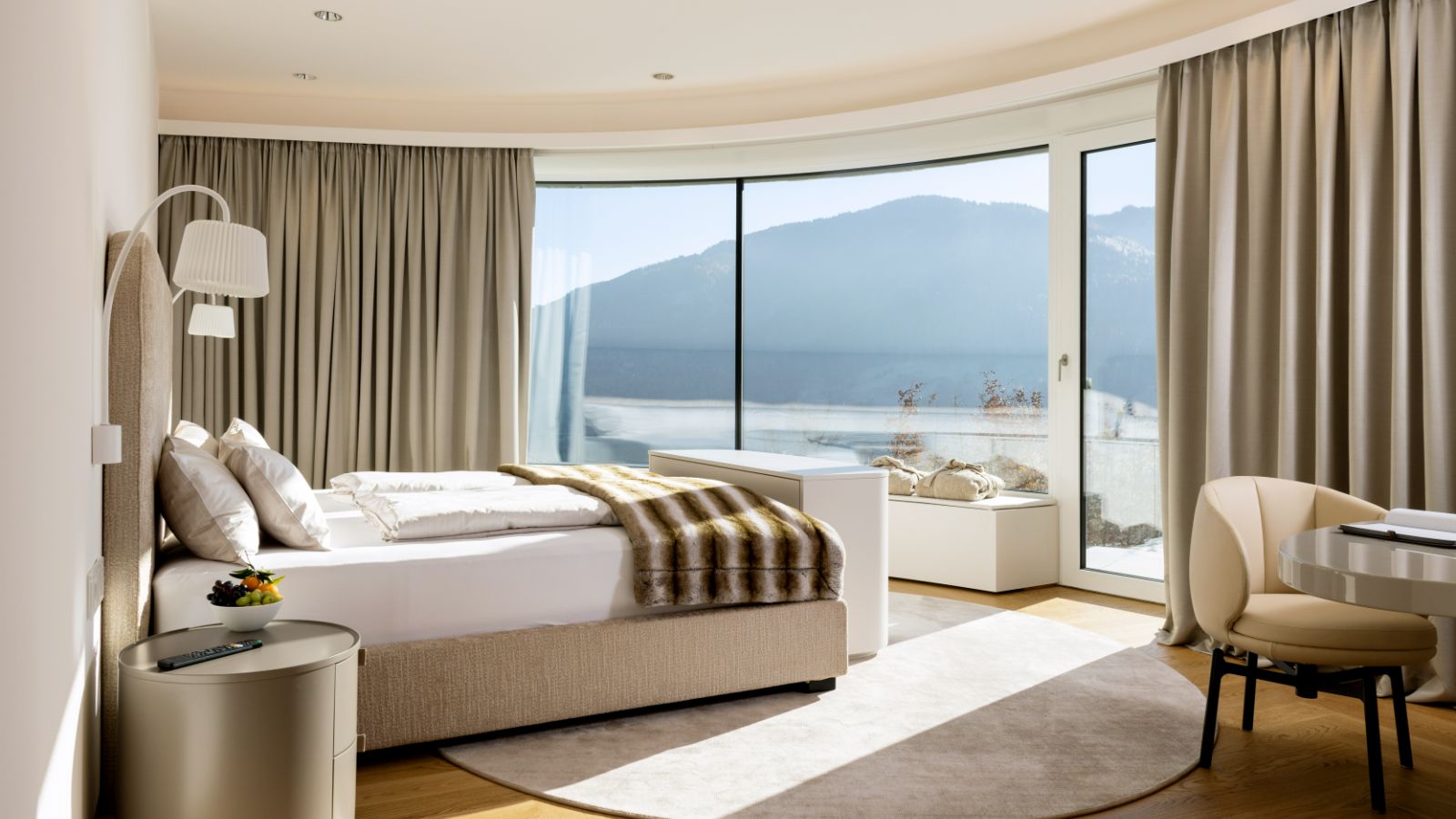 Luxury-Ski-Chalet-Kitzbuhel-Chalet-Julisam-Oxford-Ski-Bedroom (15).jpg