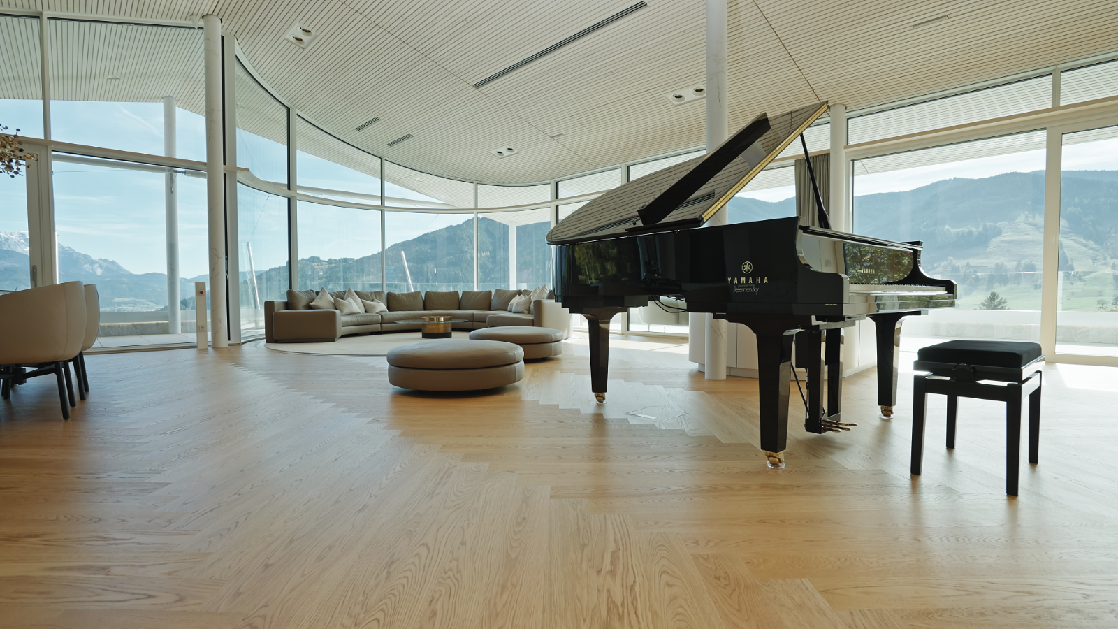 Luxury-Ski-Chalet-Kitzbuhel-Chalet-Julisam-Oxford-Ski-Piano.png