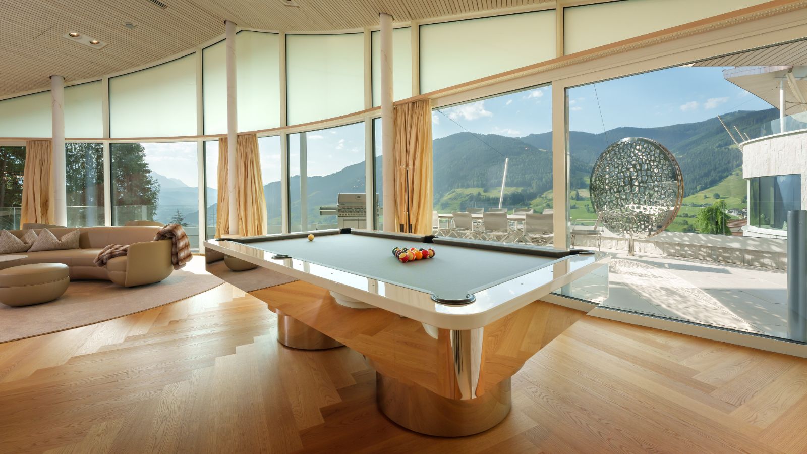 Luxury-Ski-Chalet-Kitzbuhel-Chalet-Julisam-Oxford-Ski-Snooker-Table.jpg
