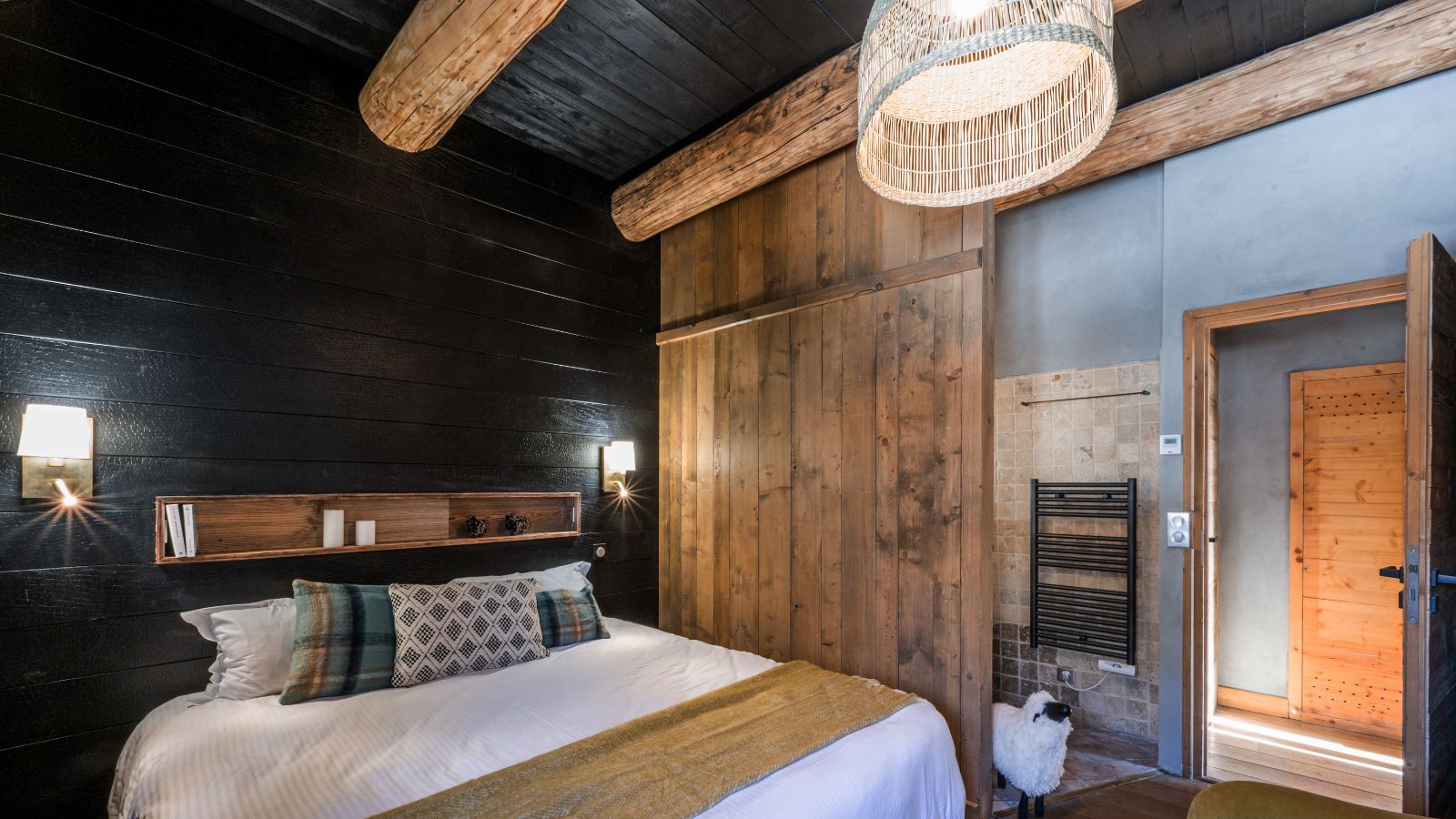 Luxury-ski-chalet-Val d'Isere-chalet-thovex-oxford-ski-bedroom 1.jpg