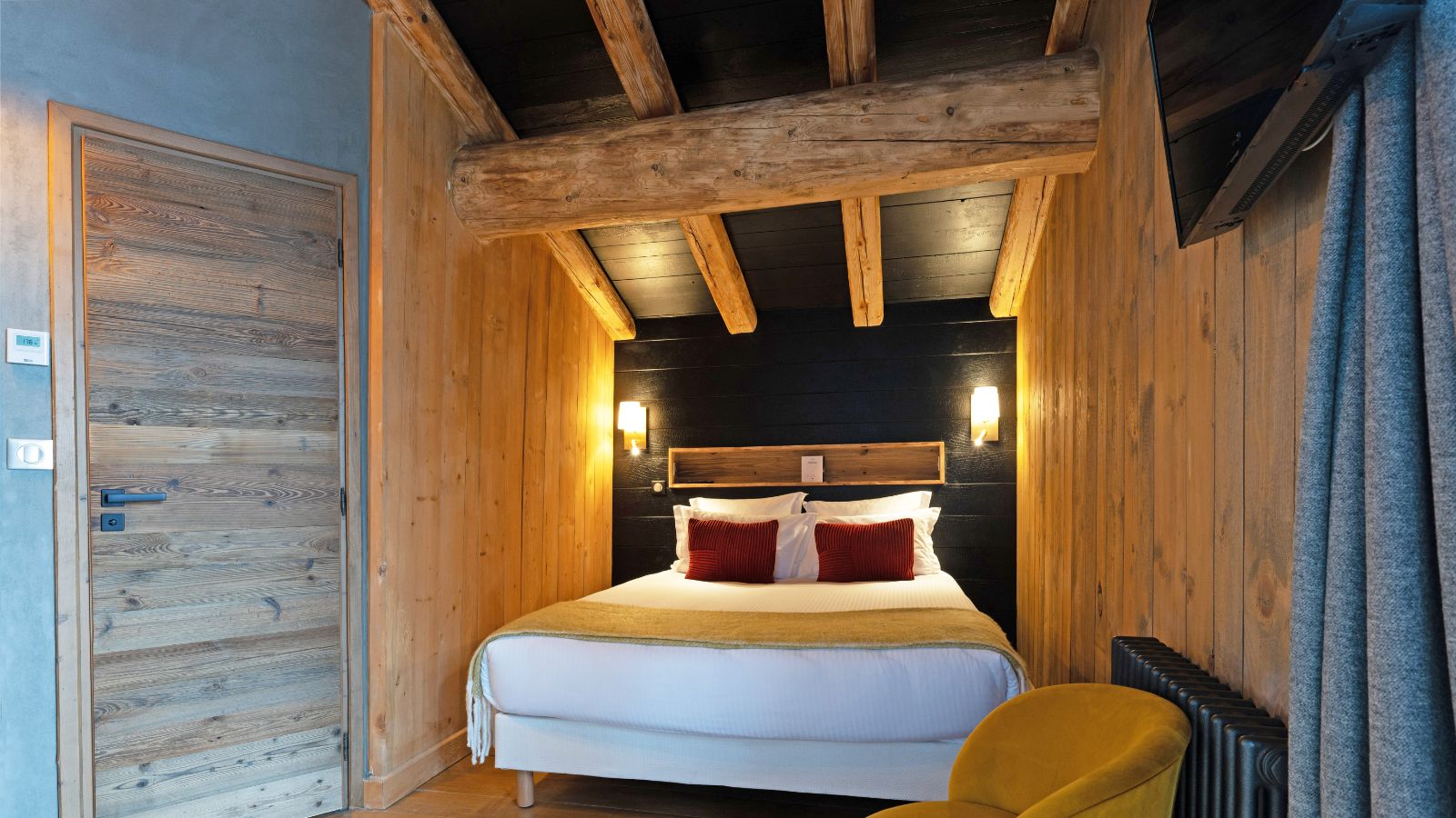 Luxury-ski-chalet-Val d'Isere-chalet-thovex-oxford-ski-bedroom 4.jpg