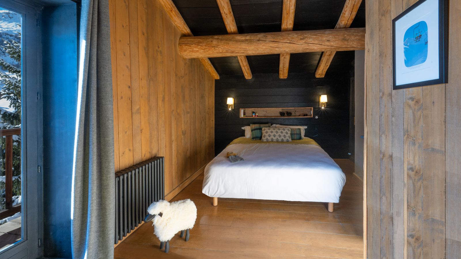 Luxury-ski-chalet-Val d'Isere-chalet-thovex-oxford-ski-bedroom 5.jpg