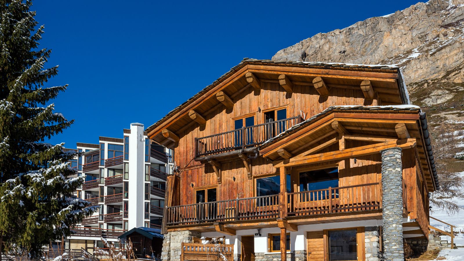 Luxury-ski-chalet-Val d'Isere-chalet-thovex-oxford-ski-exterior 2.jpg